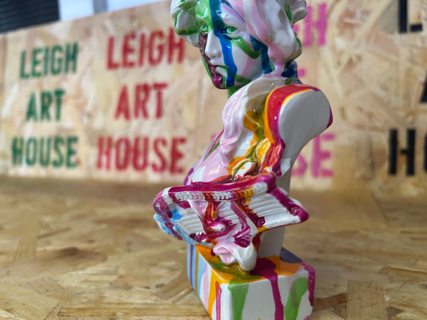 1/1 Colourful Dip Artistic Bust Sculpture 28cm (Copy)